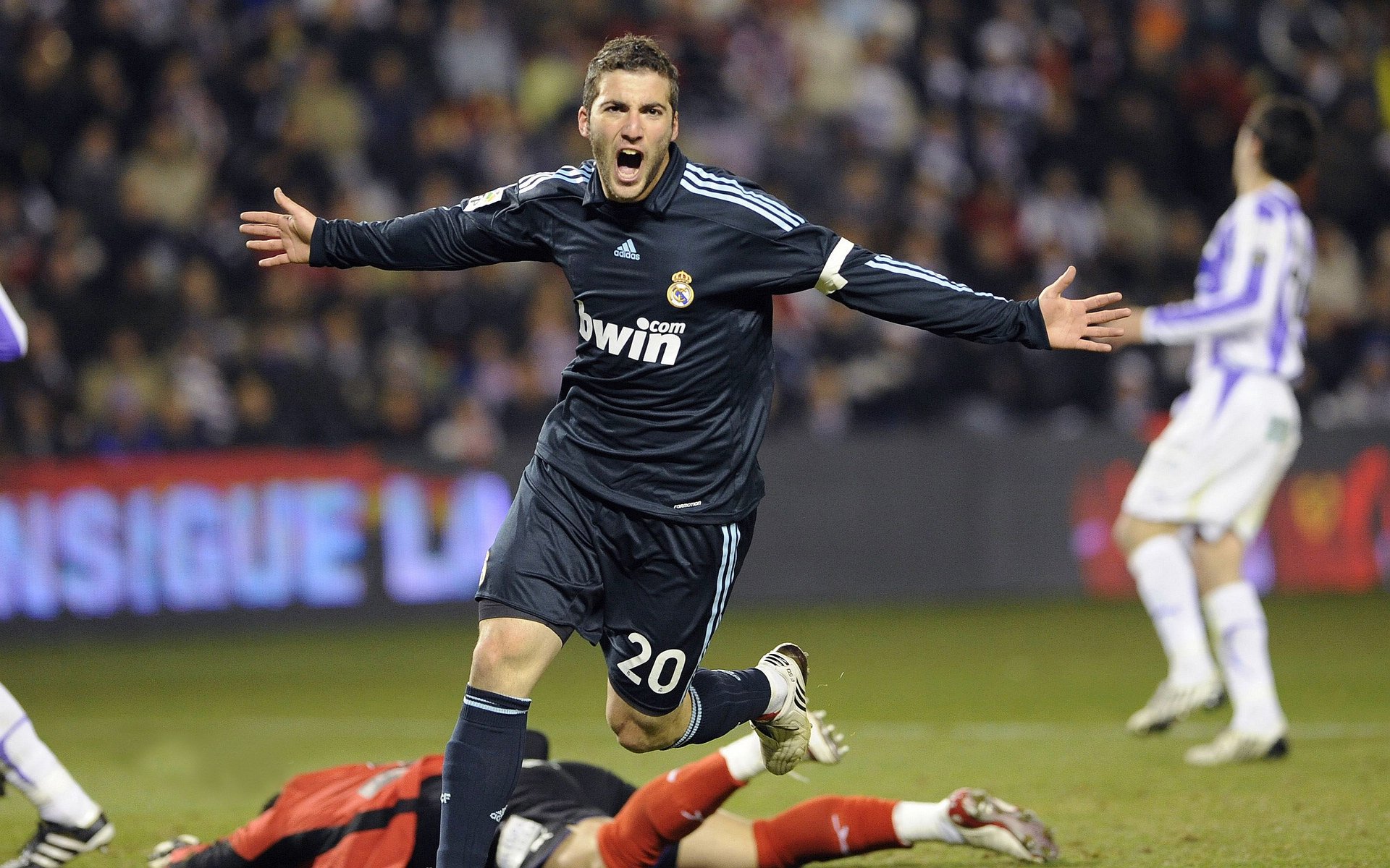 独行侠的锁链与克莱的锋芒，当团队压制遭遇个人英雄主义